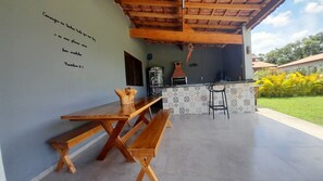 Outdoor dining - Beautiful 3,000 m² plot of land in a gated community. (Porangaba)