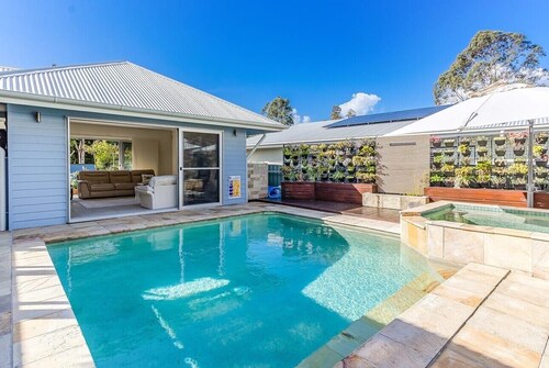 Macadamia Ocean Escape