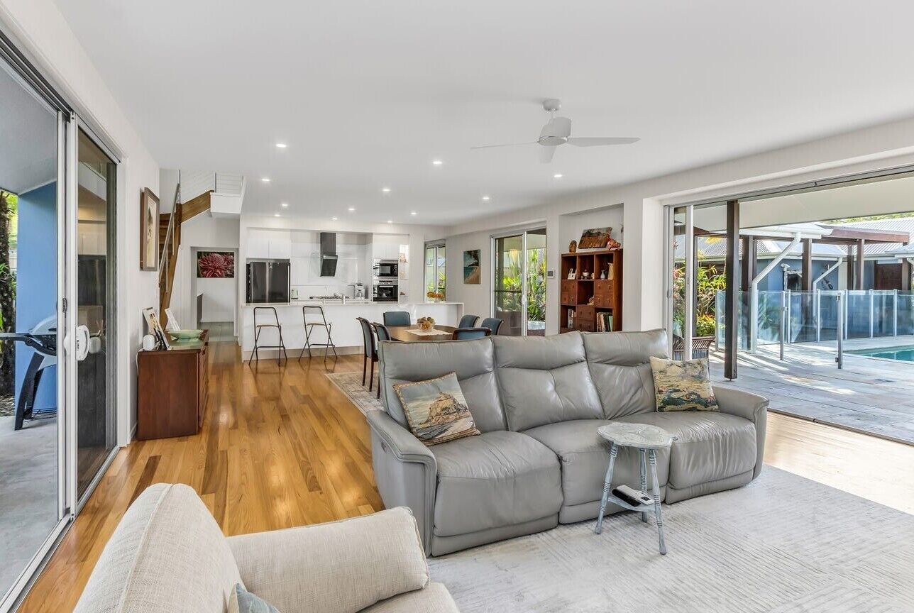 Stadtwohnung, 4 Schlafzimmer, eigener Pool, Poolblick | Wohnbereich