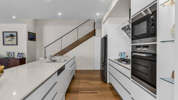 Stadtwohnung, 4 Schlafzimmer, eigener Pool, Poolblick | Eigene Küche