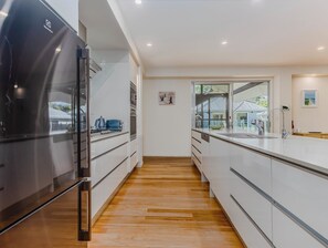 Maison en rangée, 4 chambres, piscine privée, vue sur la piscine | Cuisine privée