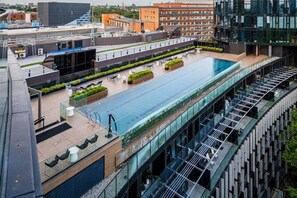 Outdoor pool - Parkside Perfection Near The CBD! 2 Bedrooms | 1 Bathroom | Free Parking (Melbourne)