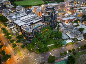 Exterior - Parkside Perfection Near The CBD! 2 Bedrooms | 1 Bathroom | Free Parking (Melbourne)