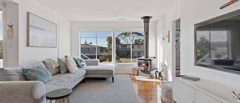 TV, fireplace