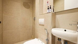 A bathroom with a shower, sink, and toiletries. - Grandstay Tirana Central 01 (Tirana)