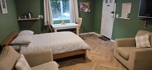 Room - Modern Cardiff Studio near Central & Castle (Cardiff)