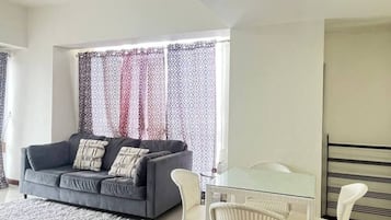 Apartment, 3 Schlafzimmer, Stadtblick | Wohnbereich