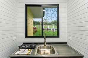Interior - Honeybee B: Peaceful Nature Haven near Arenal (La Fortuna)