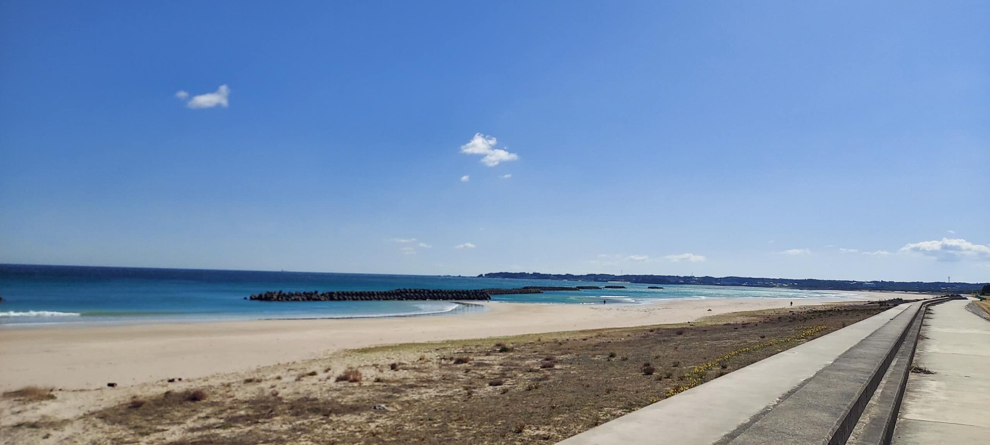靠近海滩、白沙