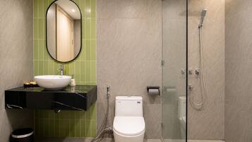 Double Room, Balcony | Bathroom | Shower, free toiletries, hair dryer, towels