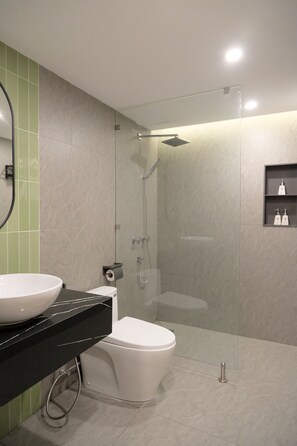 Double Room, Balcony | Bathroom - Khach san Y Hotel Can Tho (Ninh Kieu)