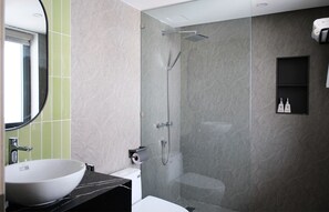 Double Room, Balcony | Bathroom - Khach san Y Hotel Can Tho (Ninh Kieu)