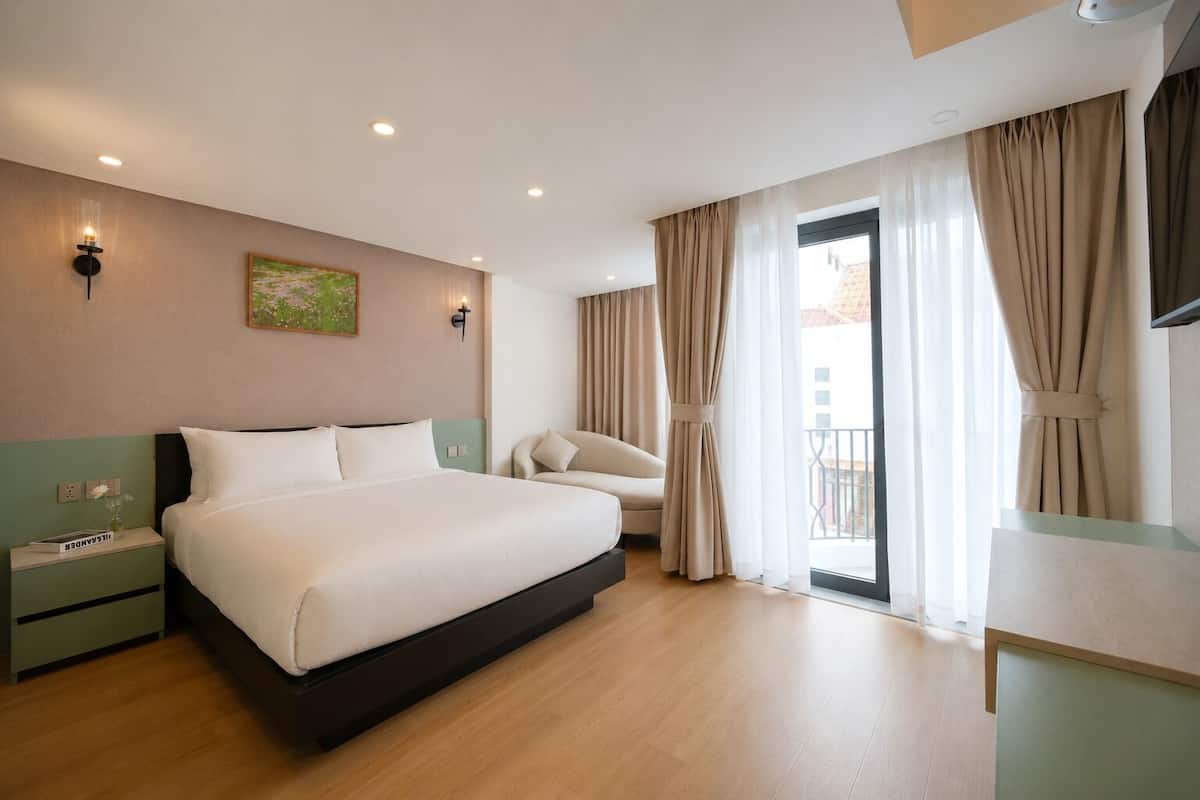 Deluxe Double Room, Balcony | Free WiFi, bed sheets