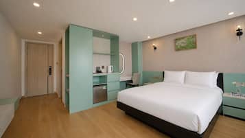 Deluxe Double Room, Balcony | WiFi (free), bed sheets