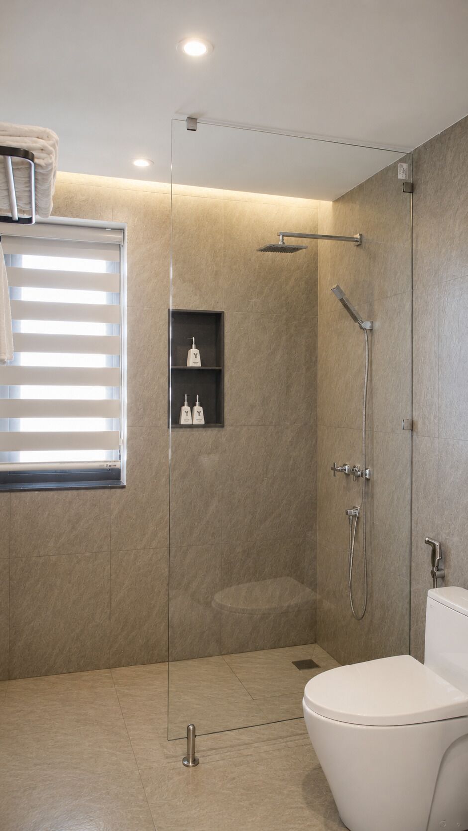 Premium-Zimmer, 1 Queen-Bett | Badezimmer | Dusche, kostenlose Toilettenartikel, Haartrockner, Handtücher