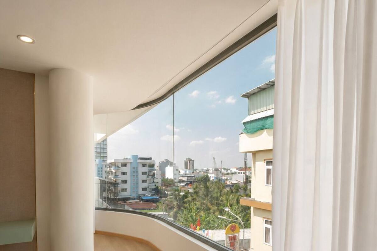 Premium Room, 1 Queen Bed | Free WiFi, bed sheets