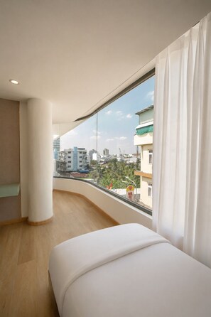 Premium Room, 1 Queen Bed | Free WiFi, bed sheets - Khach san Y Hotel Can Tho (Ninh Kieu)