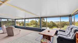 Interior - Bay Cottage, Catalina NSW – Spacious coastal getaway sleeps 14. (Catalina)