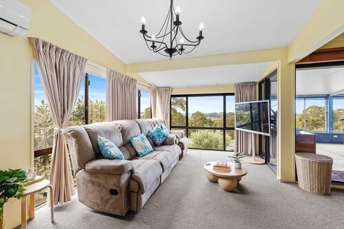 Bay Cottage Sleeps 14 with Panoramic water views
