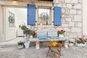 Terrace/patio - Holiday home with Wi-Fi and air conditioning (Funtana)