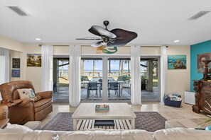Smart TV, DVD player, books, stereo - Serene Bayfront Paradise - Private Pool, Kayaks, Hammocks, Views & Dogs Welcome! (Fort Walton Beach)