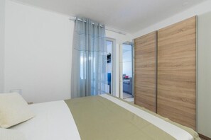 WiFi - Holiday apartment with terrace (Novigrad)