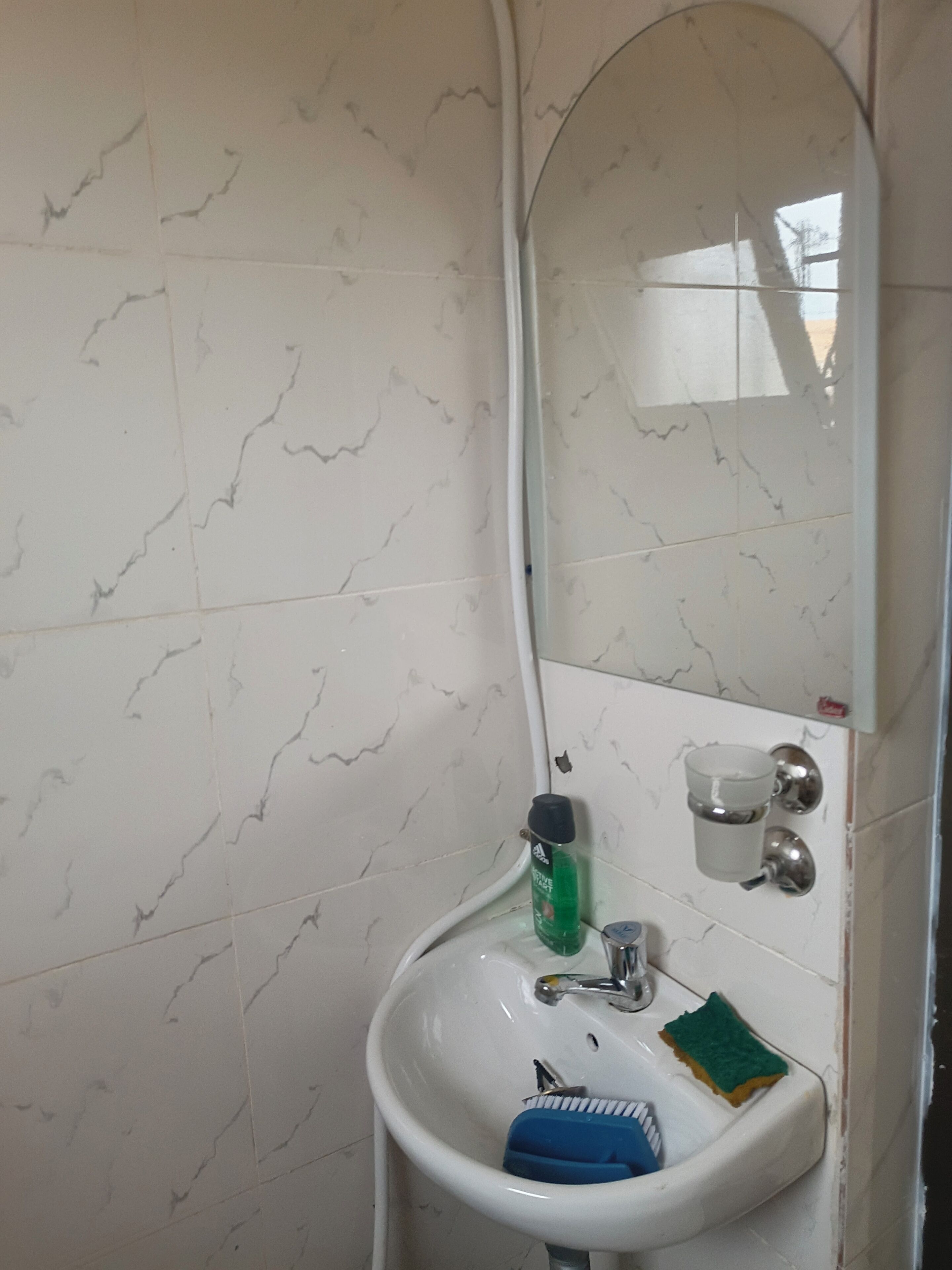 Serviettes fournies, savon, papier de toilette