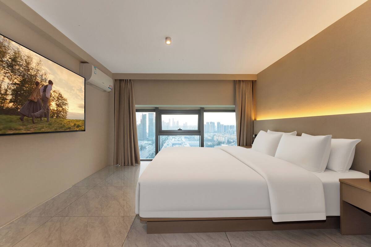 Superior Double Room, City View