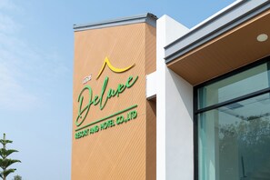 Exterior detail - Deluxe Hotel (Chatturat)