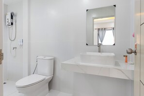 Bathroom - Deluxe Hotel (Chatturat)