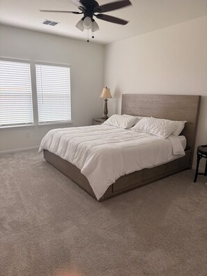 4 chambres, bureau, Wi-Fi, draps fournis