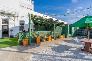 Khu ẩm thực ngoài trời