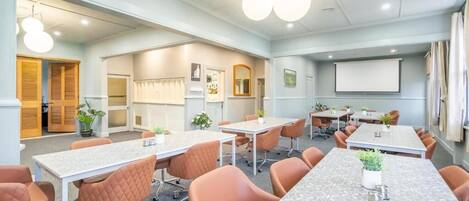 Comfort Single Room, Housekeeping | Dining