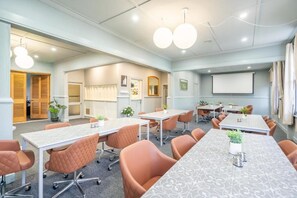 Comfort Single Room, Housekeeping | Dining - Railway Hotel Winton (Winton)