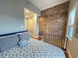 Internet, bed sheets - Prime Location Great Entire Stylish Townhouse (Washington)