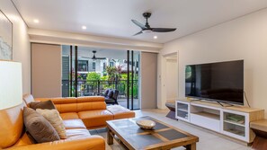 Smart TV - 103 Temple By The Sea (Craiglie)