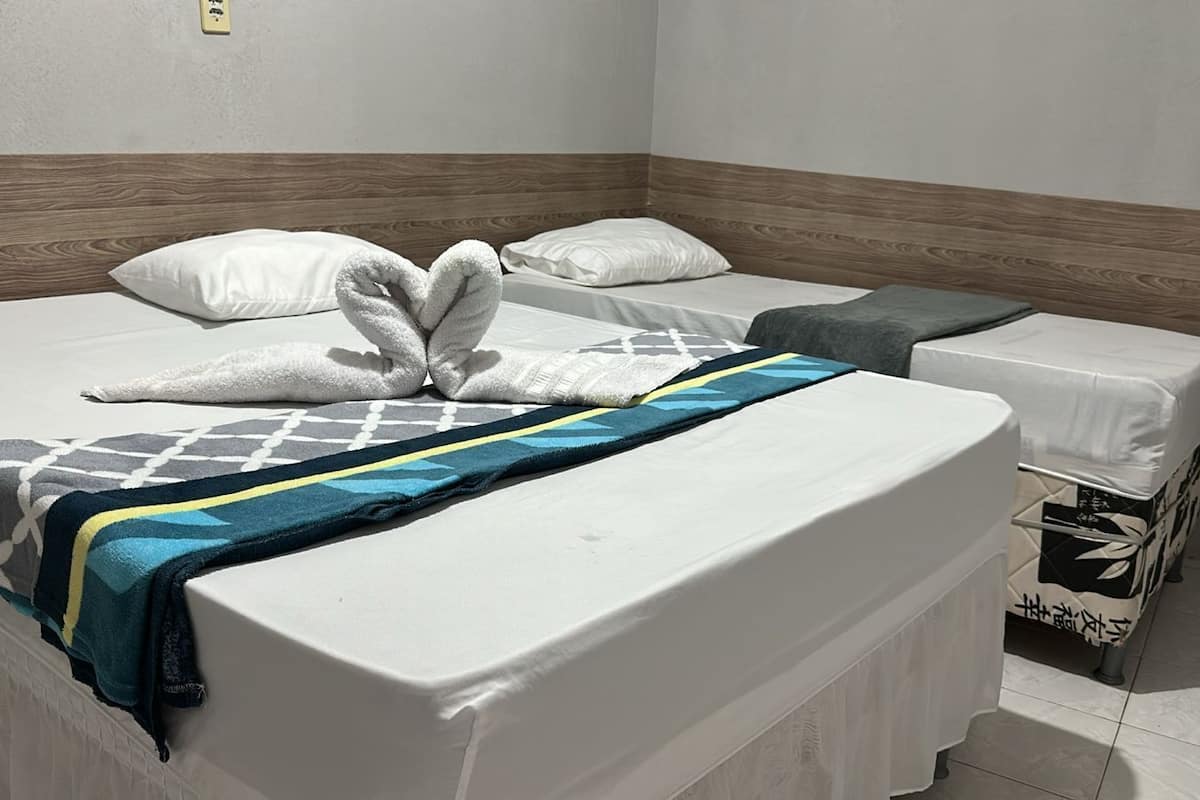 Phòng 3 phong cách cổ điển, quang cảnh thành phố | Bàn