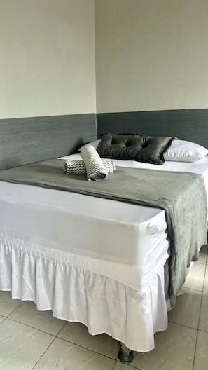 雙人或雙床房, 城市景觀 | 書桌