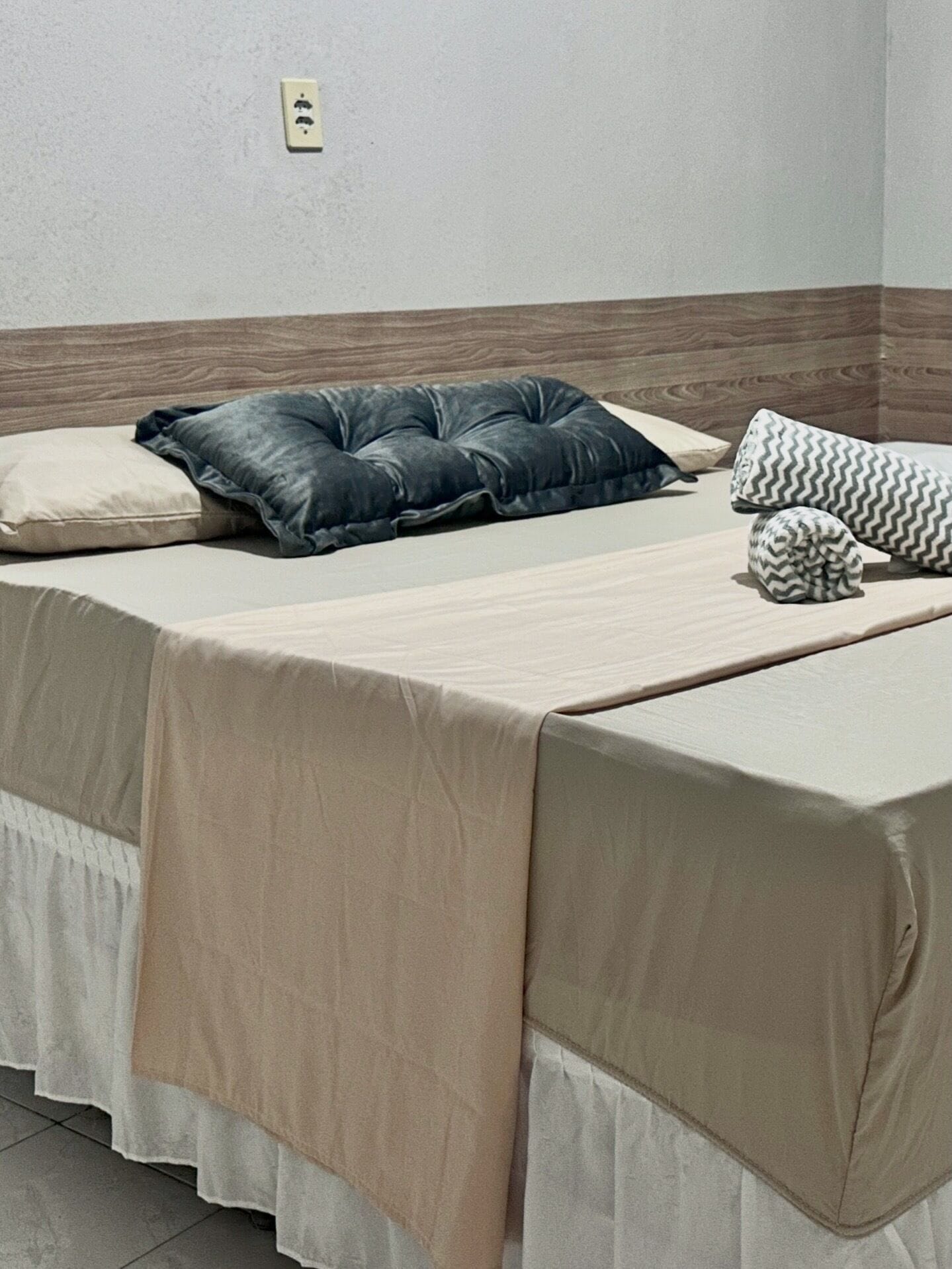 Double or Twin Room, City View | Desk
