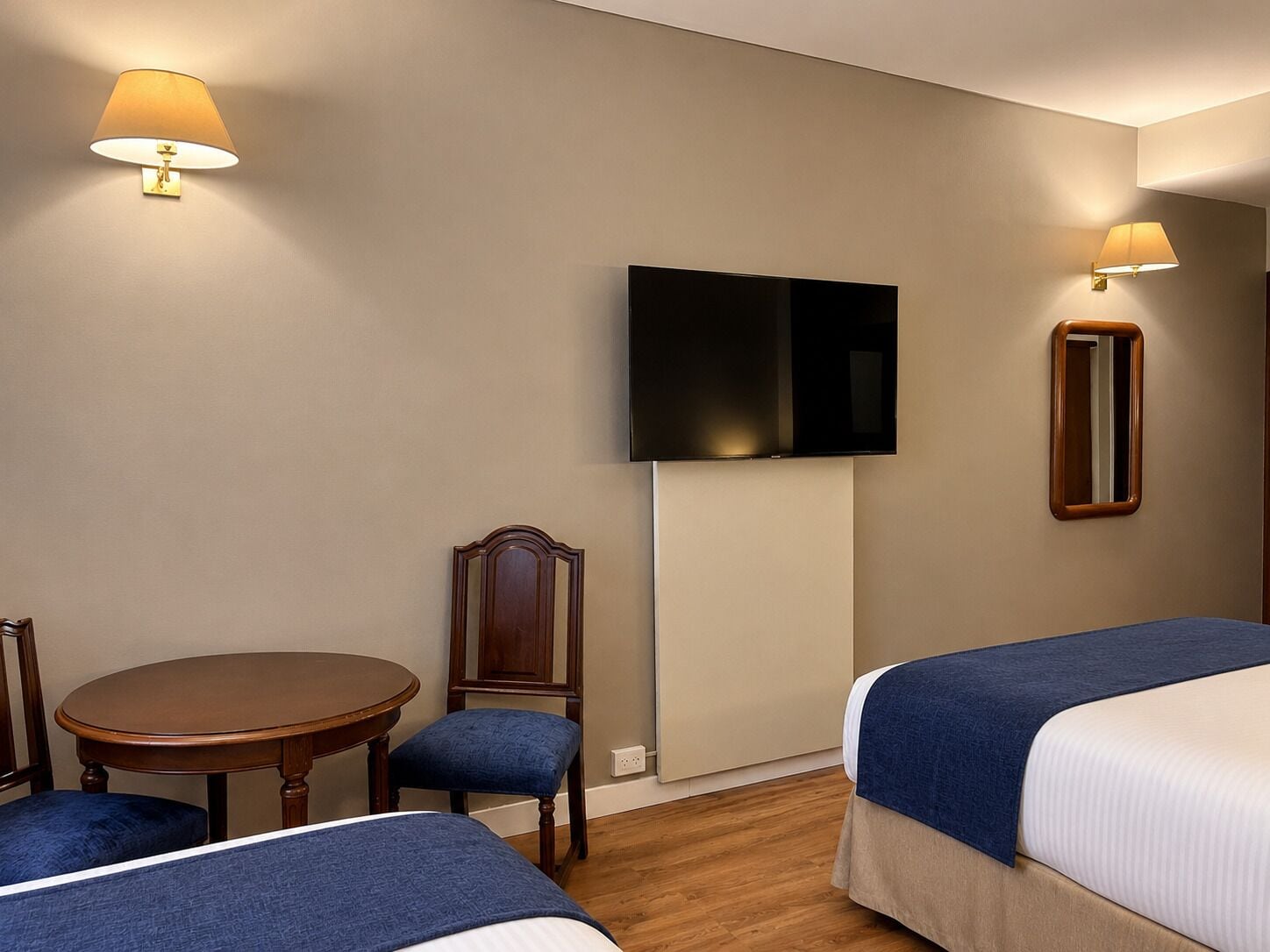 Deluxe Quadruple Room | In-room safe, WiFi (free)
