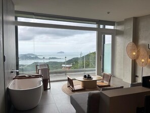 Deluxe Double Room, Balcony, Sea View (1201) | Interior - Daybreak (New Taipei City)