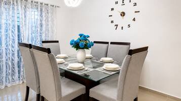 Apartment, 3 Bedrooms, Accessible, Patio | Dining room