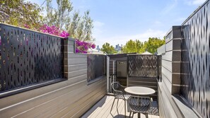 Outdoor dining - Albertine House - beautiful single-fronted weatherboard Victorian home i (Albert Park)