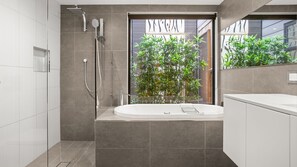 Bathroom - Albertine House - beautiful single-fronted weatherboard Victorian home i (Albert Park)