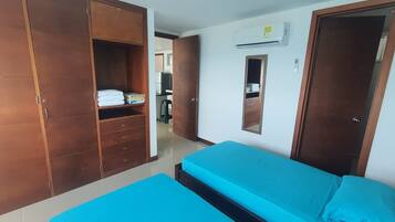 Iron/ironing board, WiFi, bed sheets
