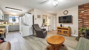 Smart TV - Condo Ideal location. Ski, Shop, Hike. (Conway)