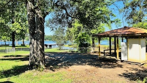 Property grounds - Waterfront 3-bedroom house in tranquil Many. Brand new boat dock ready for use (Many)