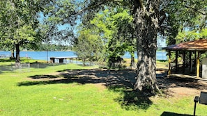 Property grounds - Waterfront 3-bedroom house in tranquil Many. Brand new boat dock ready for use (Many)