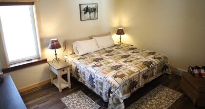 Sleeps 8, Secluded, Newly remodeled