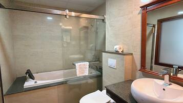 Luxury Room | Bathroom